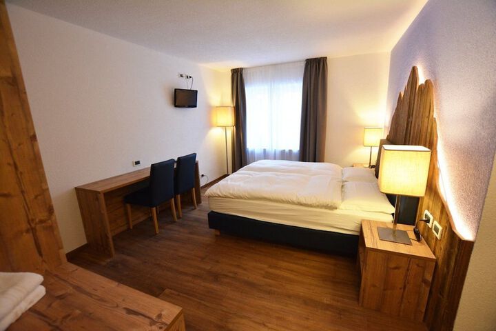 Room 4 of 40