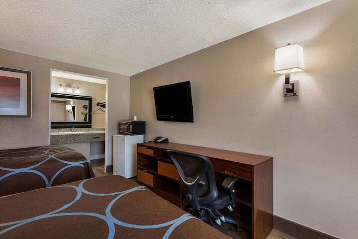 1 Double Bed Accessible (8 of 18)