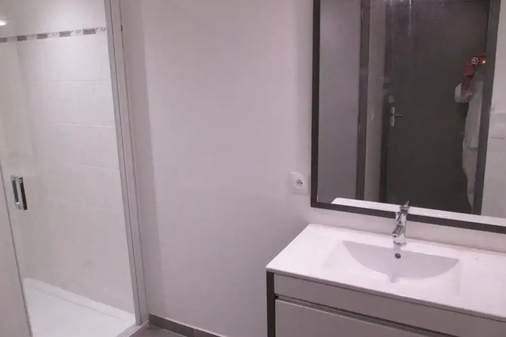 Room 9 of 32
