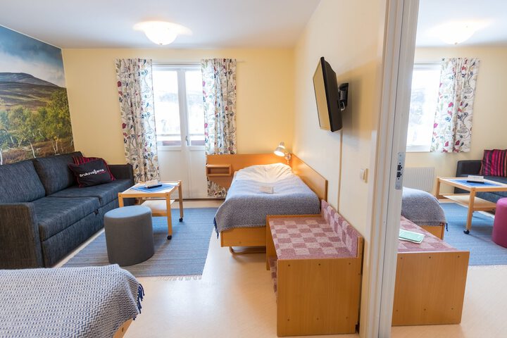 Room 9 of 80