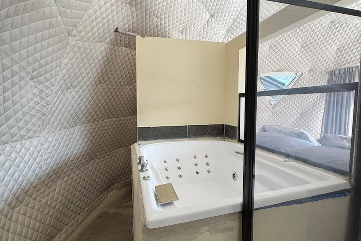 Room 52 of 77