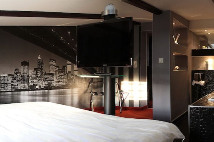 Room 10 of 51