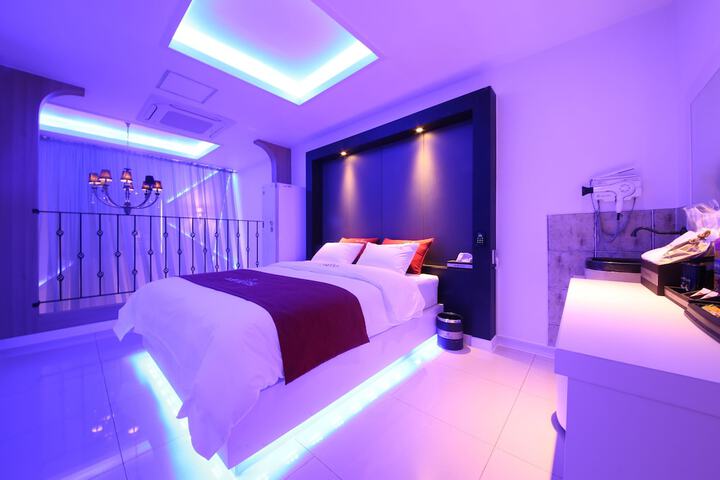 Room 26 of 65