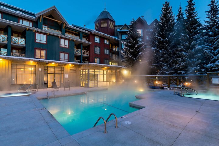 Hotel with Pool