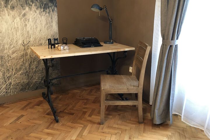 Room 13 of 32