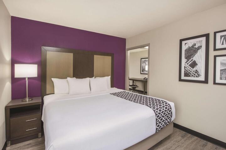 1 King Bed (8 of 13)