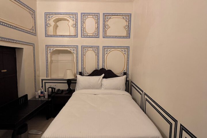 Room 19 of 33