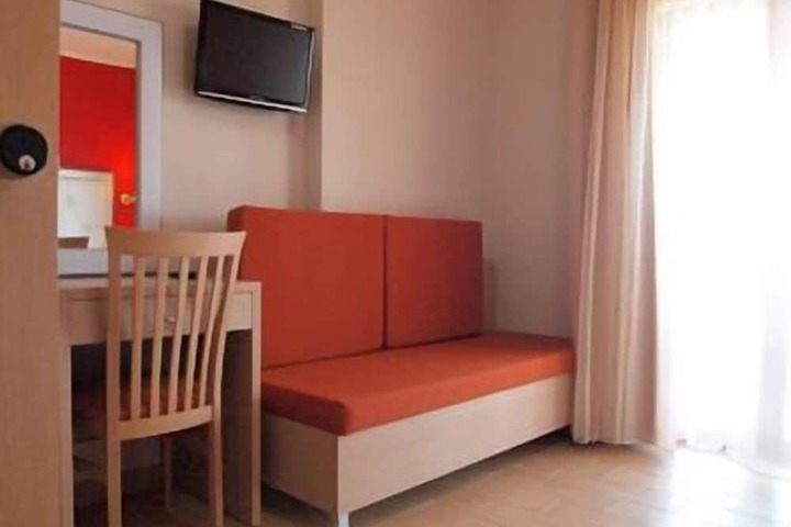 Room 12 of 26