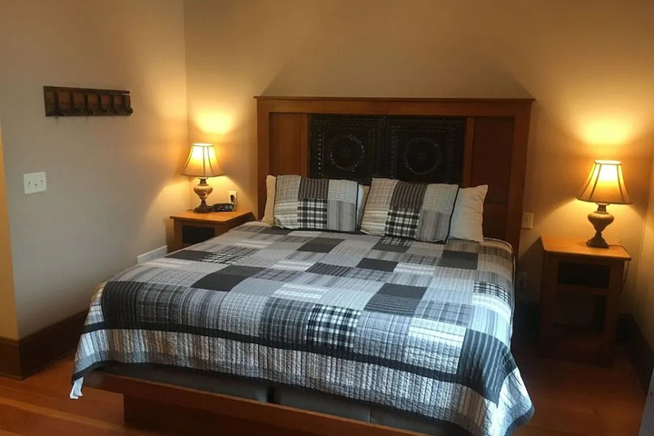 Room 2 of 6