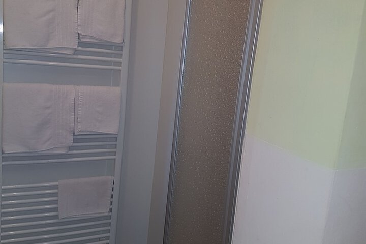 Room 11 of 80