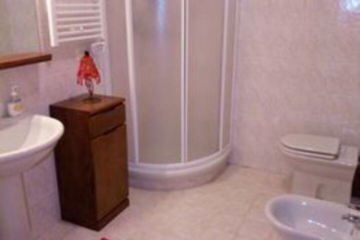 Room 2 of 7