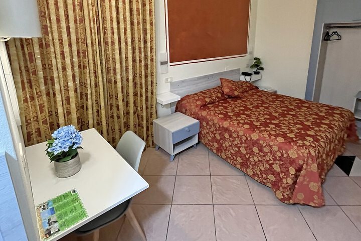 Room 27 of 109