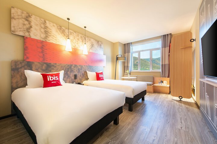 Room 4 of 24