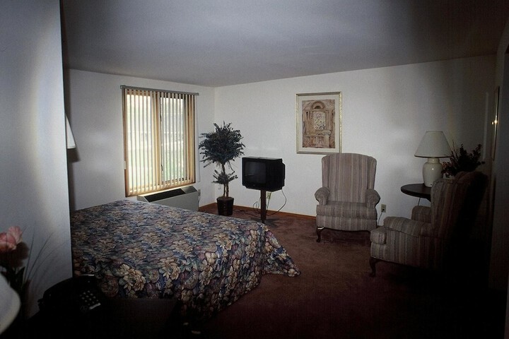 Room 6 of 13