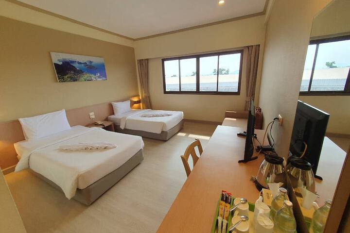 Room 4 of 37