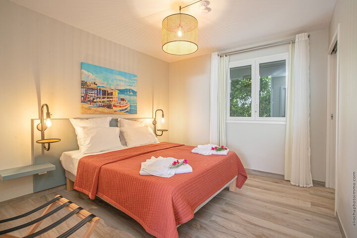 Room 6 of 30