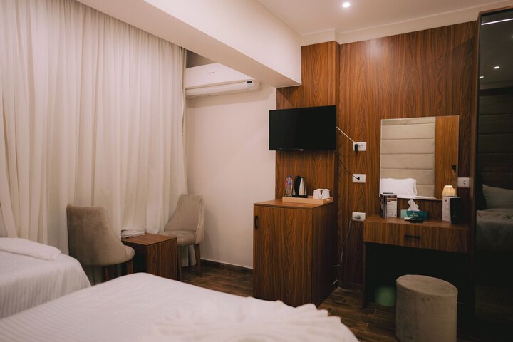 Room 26 of 77