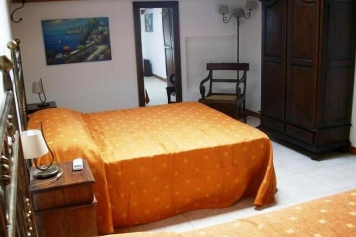 Room 8 of 43