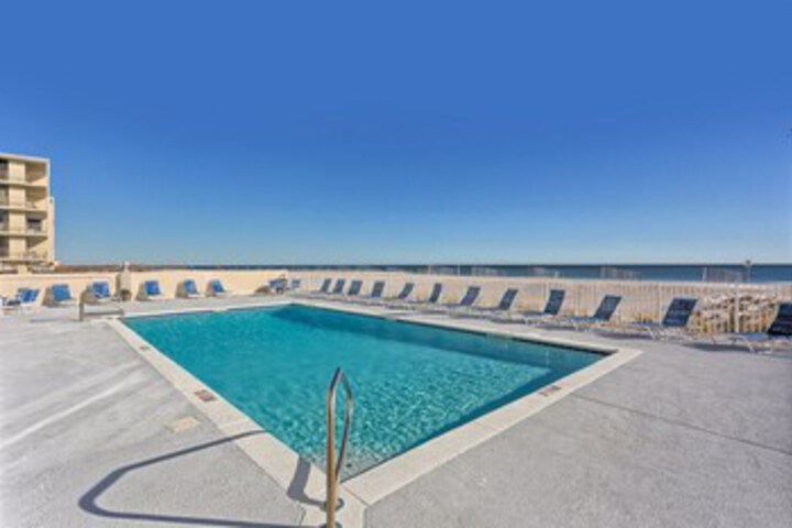 Pool 24 of 40