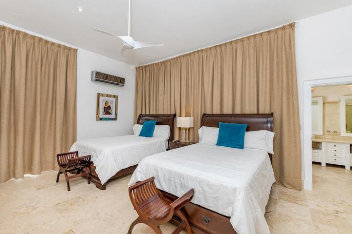 Room 2 of 51