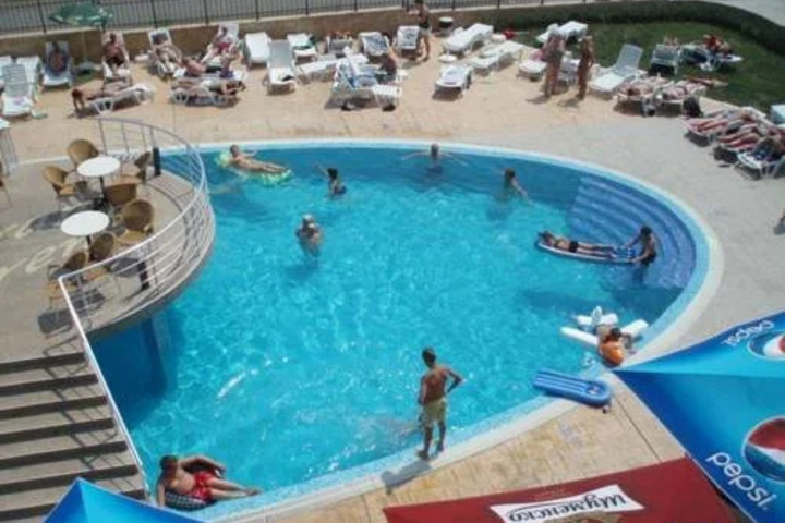 Pool 19 of 28