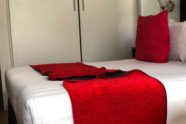 Room 10 of 28