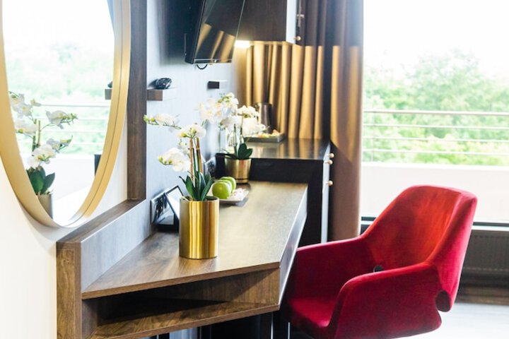 Room 9 of 94