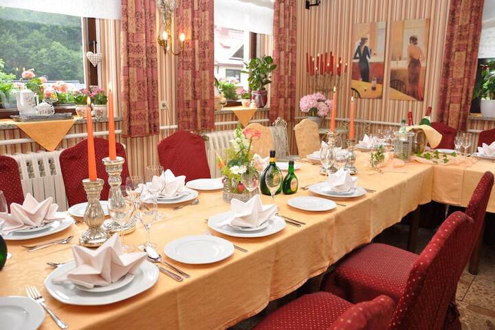 Dining 16 of 25