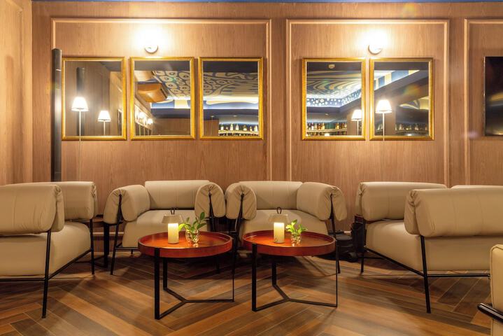 Lounge 116 of 132