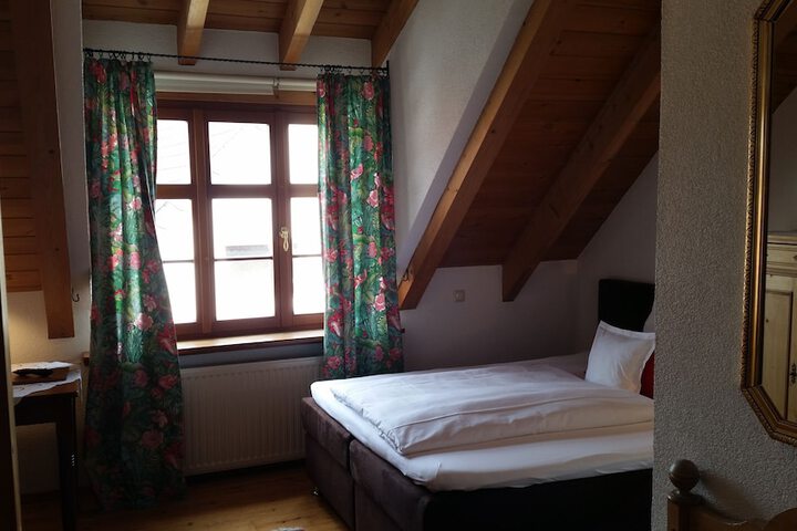 Room 3 of 36