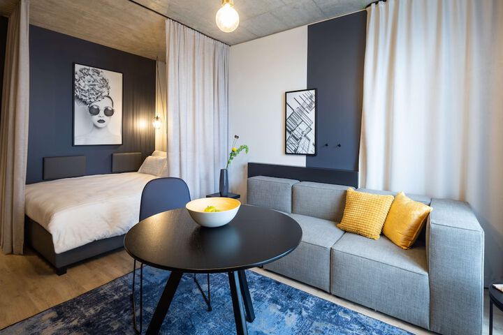 Room 16 of 38