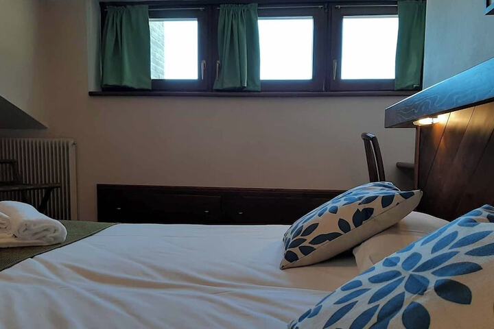 Room 28 of 53