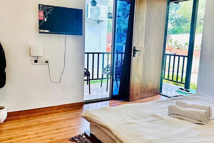 Room 6 of 34