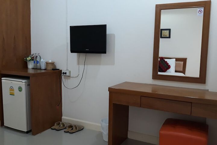 Room 18 of 25