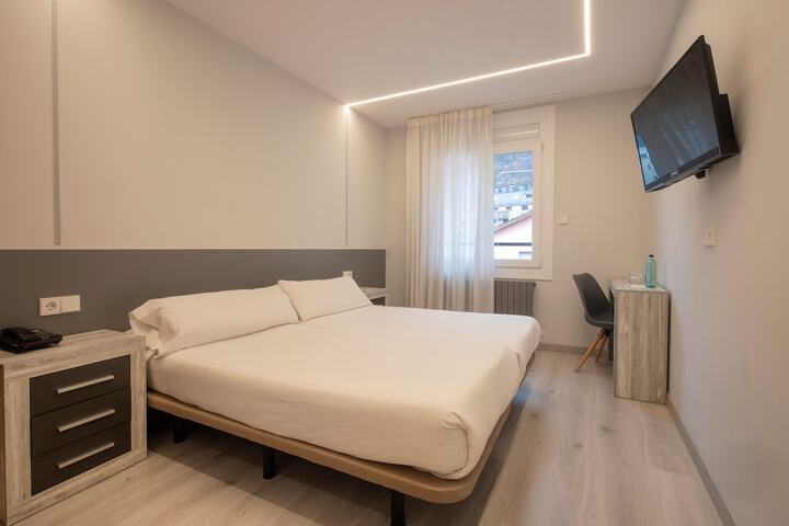 Room 8 of 37