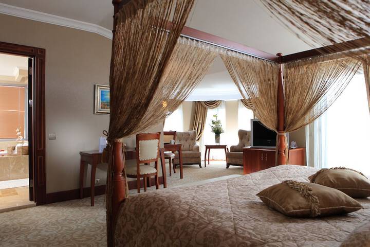 Room 7 of 37