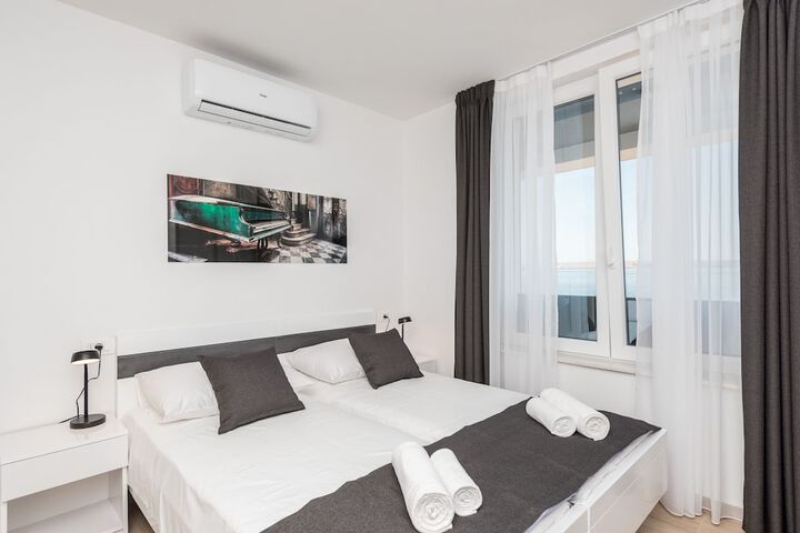 Room 4 of 31