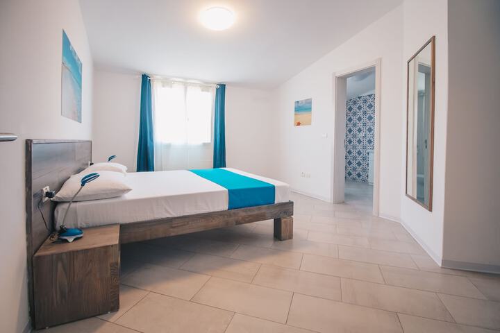 Room 3 of 71