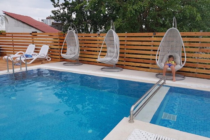 Pool 22 of 33