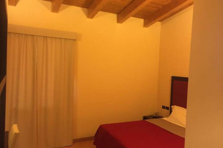 Room 12 of 46