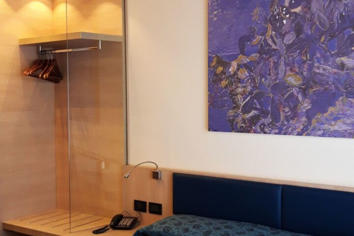 Room 32 of 78