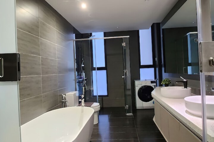Room 100 of 109