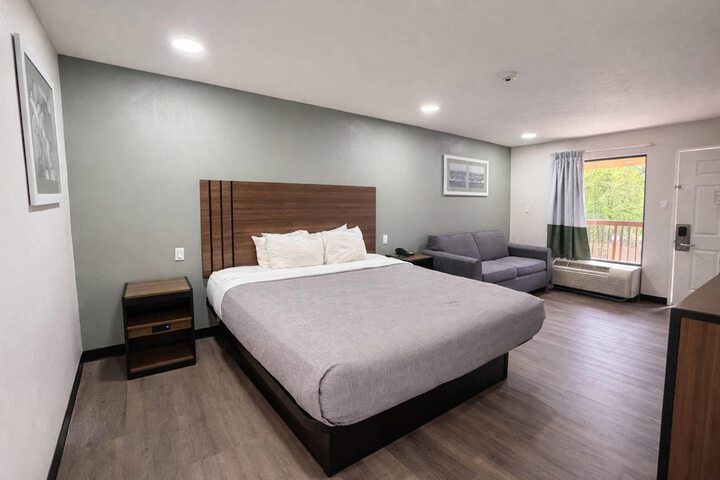 Room 15 of 48