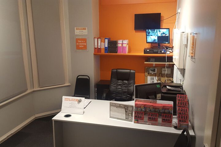 Check-in/check-out kiosk