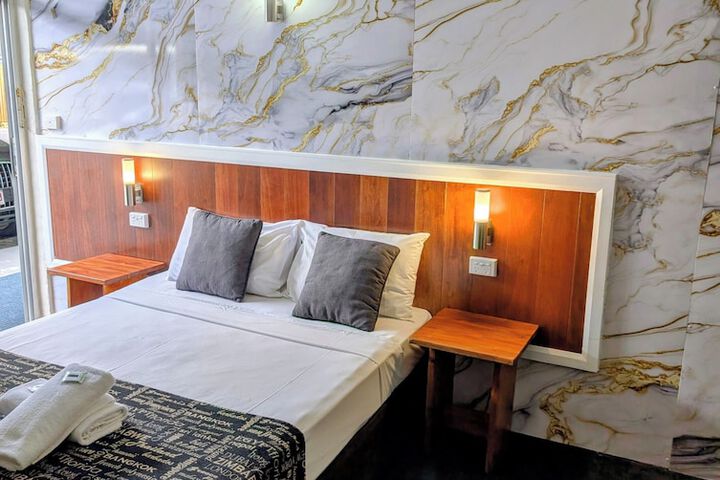 Room 21 of 32