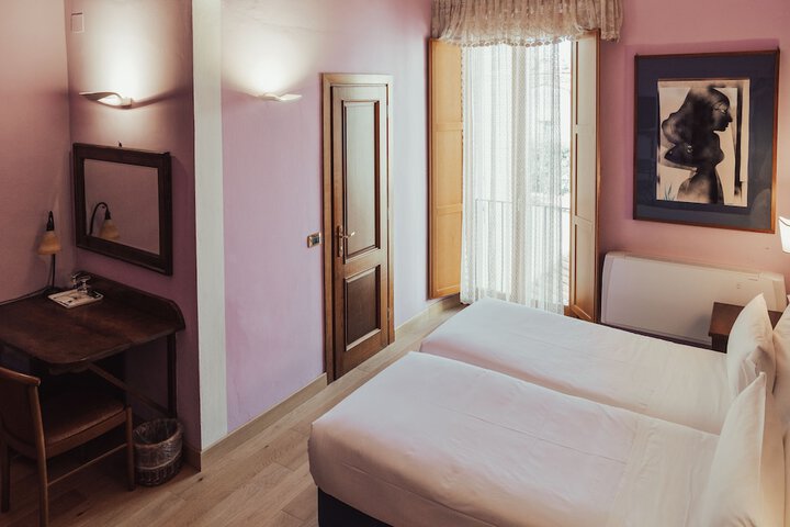 Room 4 of 42