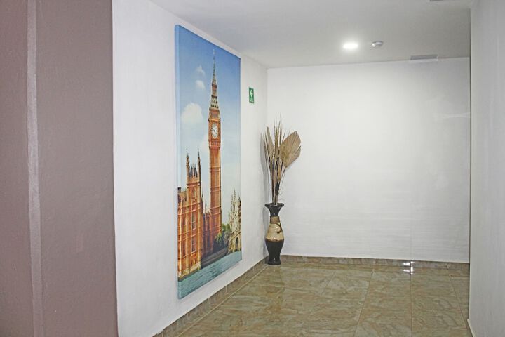 Room 30 of 42