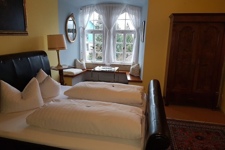 Room 52 of 80