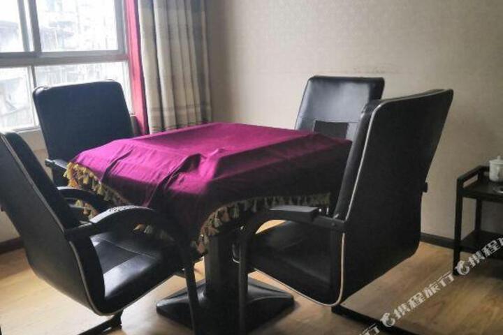 Shehong Hexie Business Hotel