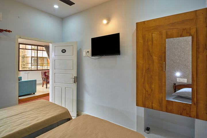 Room 7 of 25